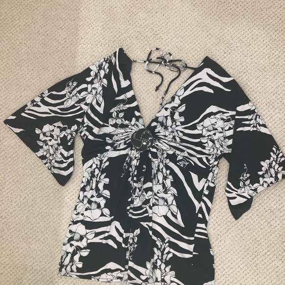 White House Black Market Elegant Black/White Floral V-Neck Top, Size Large - Picture 3 of 6